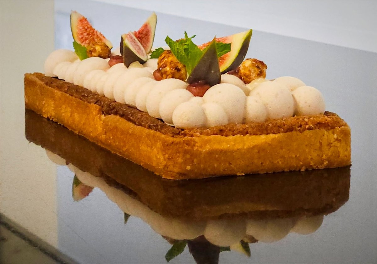 🍰 Magnifiques créations signées par la Mention Complémentaire Dessert en Restaurant 🍰
Tarte crème d’amande, confiture maison et mousse aux figues fraîches.👩‍🍳👏

#lyceechristianbourquin #argelessurmer #dessertmaison #mentiondessertderestaurant
