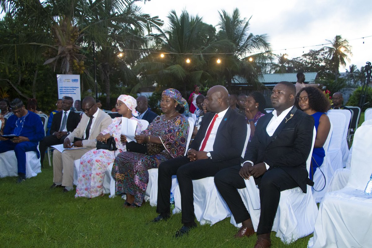 PolongaPyabalo's tweet photo. Honneur d’avoir modéré la 3ᵉ édition des #TogoMédiasAwards. Félicitations aux lauréats qui font briller les médias #togolais !
#TogoMediasAwards #Excellence https://t.co/dOIMPs7iwf
