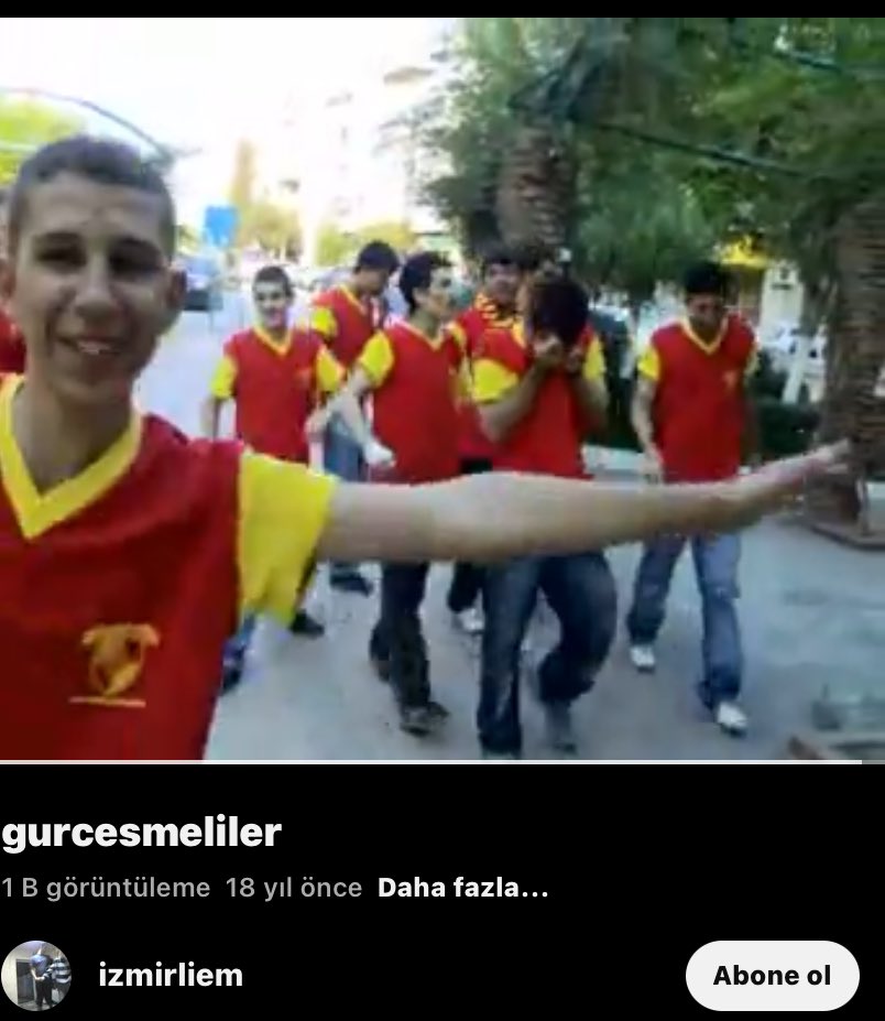 Sy1925b's tweet image. Bugün bir videoya denk geldim. 18 sene önce, lise birinci sınıfa giden kendimle karşılaştım. Göztepe bu günlere gelsin diye İzmir’in tüm semtleri şanlı bayrağı bugüne kadar taşıdı. Bugünden sonra da taşımaya devam edecek. Göztepe kimsesiz kalmaz.