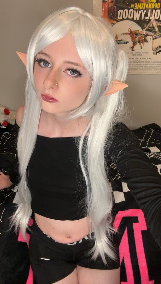 Frieren cosplay!! I have so outfit ideas for her 🤭
