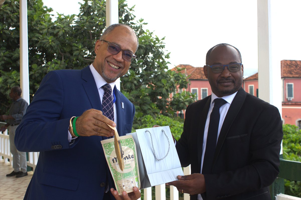 UndpStp's tweet image. Today, #UNDPSTP met with the Minister of Agriculture, Fisheries &amp;amp; Rural Development 
At the heart of the discussion: strengthening cooperation, accelerating agricultural growth, creating jobs, reducing inflation, and advancing sustainability in São Tomé and Príncipe.#Cooperation