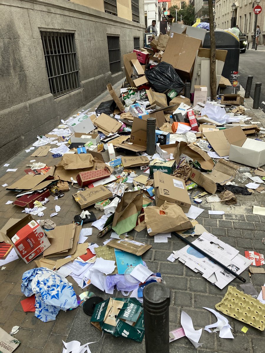 mrgateter's tweet photo. @oscar_puente_ ¡En Calle Pez vamos a pintar una muuuuy grande! https://t.co/fK7IJdw3vc