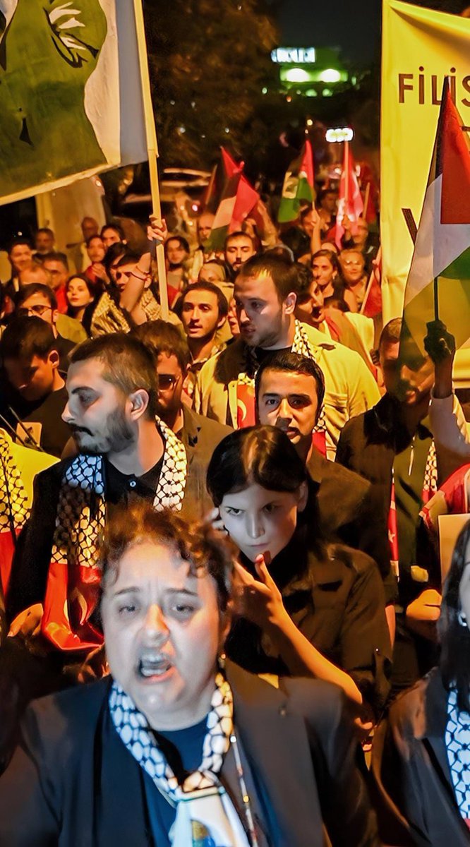 Mattia Ahmet Minguzzi'nin annesi Yasemin Minguzzi ve Hep Beraber CHP'nin düzenlediği ‘Filistin'e Destek’ yürüyüşündeydik.

Susmayacağız!
Bugünün zalimlerine karşı, merhametli insanlarla birlikte sesimizi yükseltmeyi sürdüreceğiz!