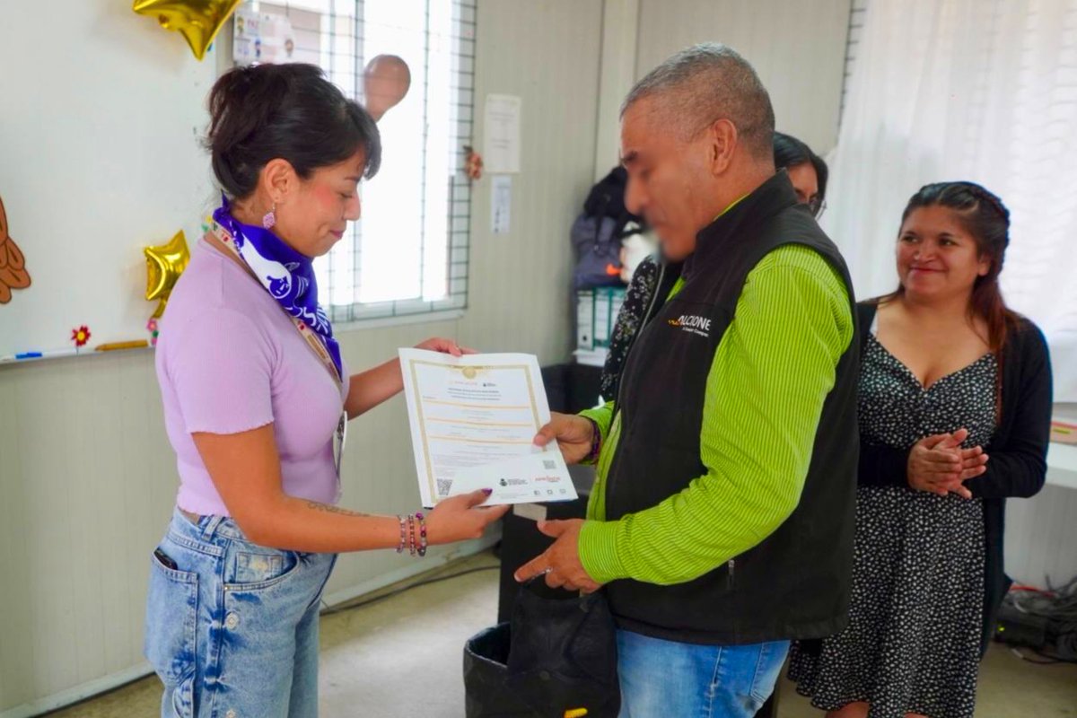SEBIEN_cdmx's tweet image. ¡Garantizamos su derecho a la educación!📚

En los Centros del #IAPP, personal del @INEAmx imparte clases de nivel básico a los usuarios y usuarias para que continúen sus estudios.

¡Les compartimos algunas fotografías de los egresados del #CVC!📸

#CapitalDeLaTransformación