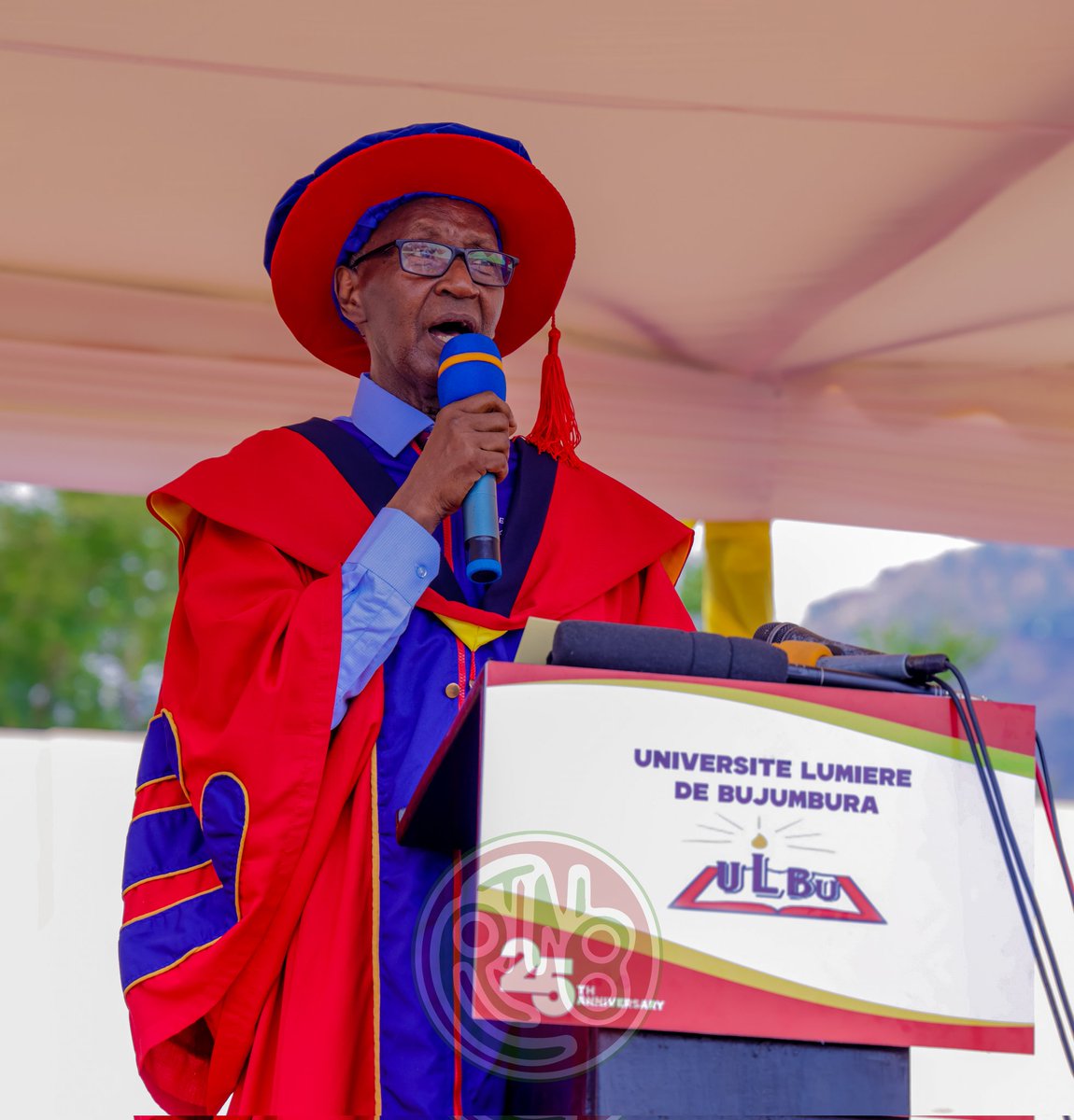 L’université Lumière de Bujumbura célèbre son jubilé de 25 ans 

« 25 ans de lumière, Foi, Savoir et Service pour développer le pays », est le thème sous lequel l’<a href="/Ulbuja/">Universite Lumiere de Bujumbura</a> a célébré ce 25 septembre 2025, ses 25 ans d’existence.

Au cours de ces cérémonies, il y a également eu la