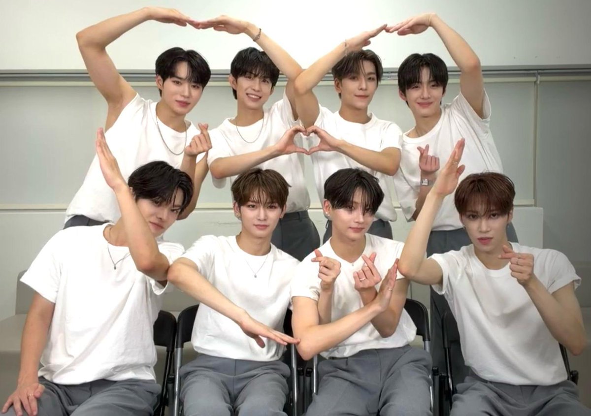 興奮止まぬまま😭😭😭
ジュンソ袖なし大優勝🏆✨️

そんな中夜泣き＆パンチ大暴れ次女で
私いつ寝たんだっけ？？になってる🤯

し、仕事やばい😱