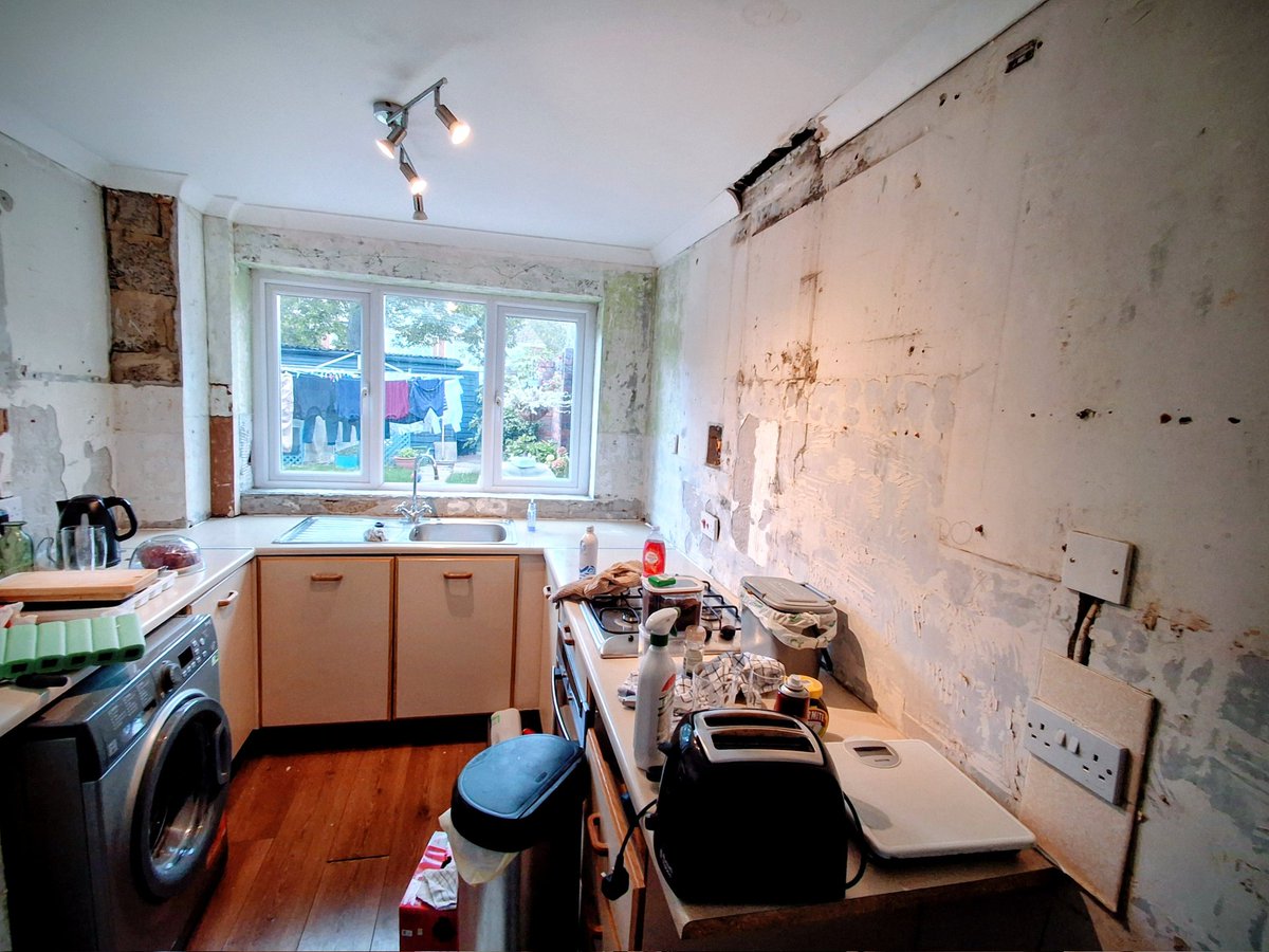 johnMbrooks72's tweet image. Little bit more on the Panther, and I mean a little.

Water leak in the bathroom dripping into the kitchen which I&apos;m ripping out.

Need a new ceiling now, literally, it never rains but it pours....whats the bloody point!

#Bugger