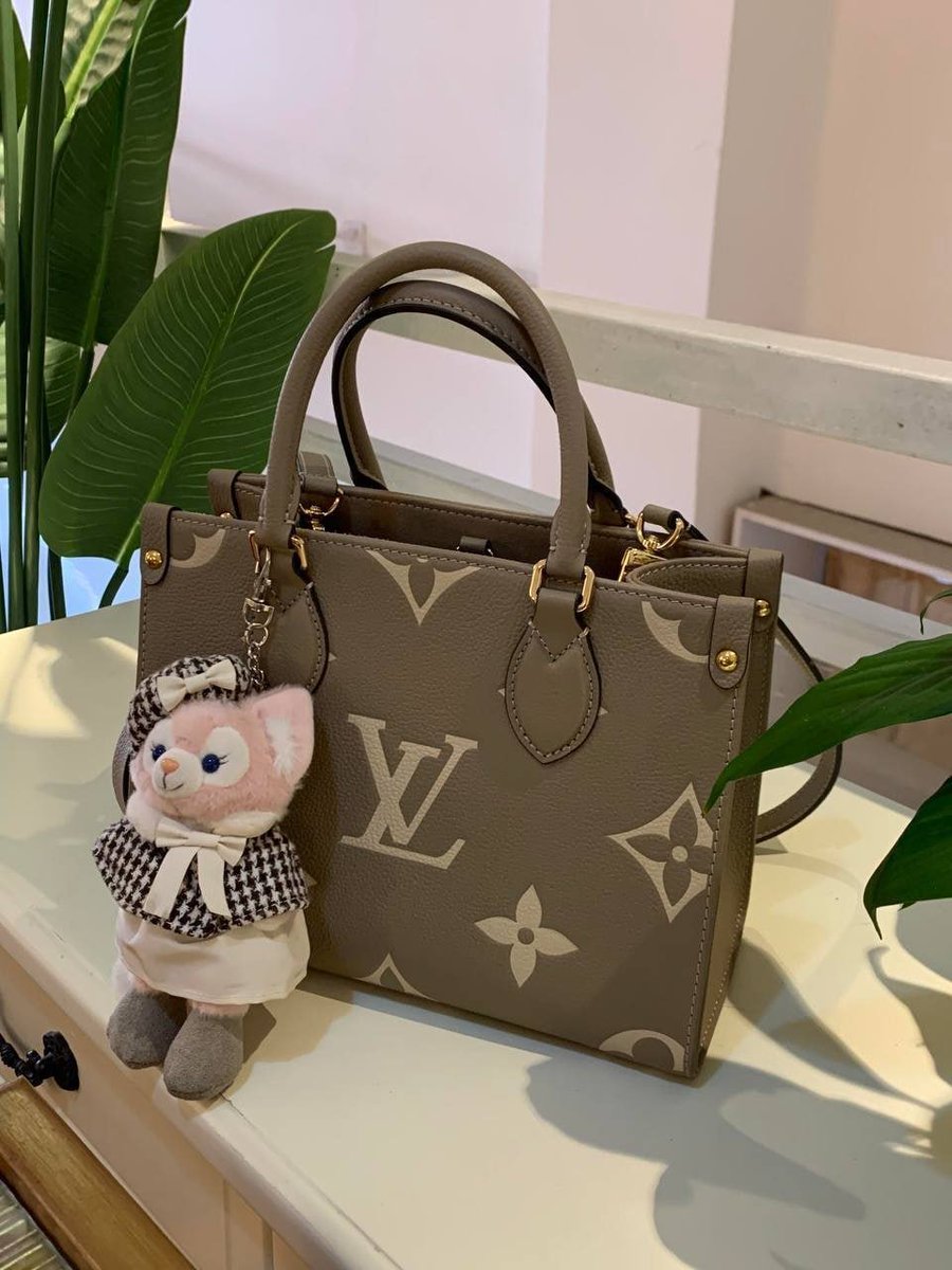Lilbigthemc's tweet photo. shopping handbag https://t.co/qdy08kei82
