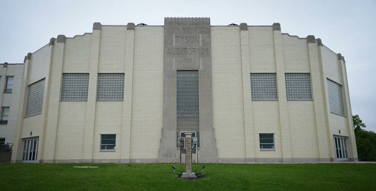 KyleNeddenriep's tweet photo. High school basketball coming back to Tyson Auditorium in Versailles ... at least for one night. https://t.co/AZxRrt25qq https://t.co/yskkVQXNDm
