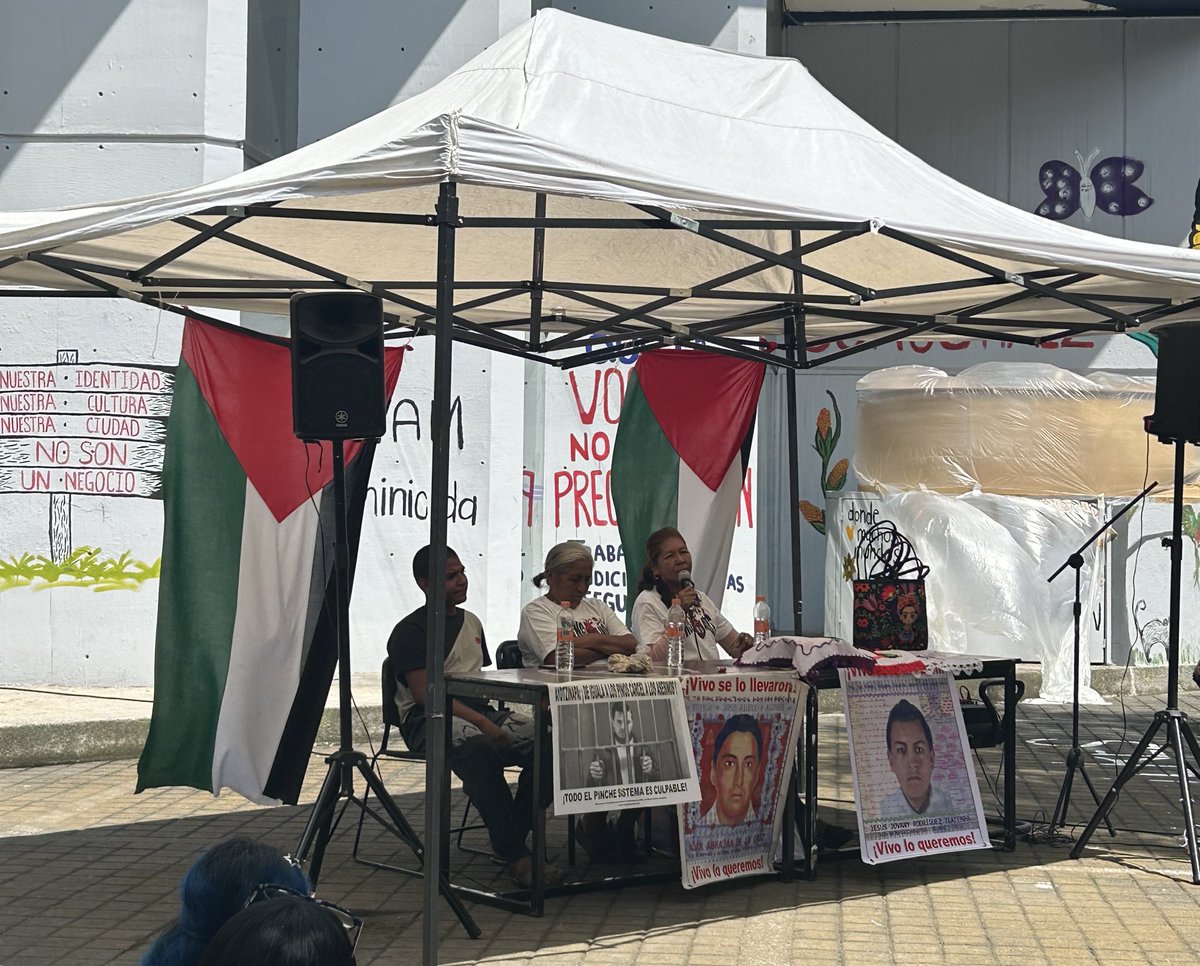 “No nos dejen solos”, nos pide la mamá de Jesús Jovany Rodríguez Tlatempa. 
#Ayotzinapa11años