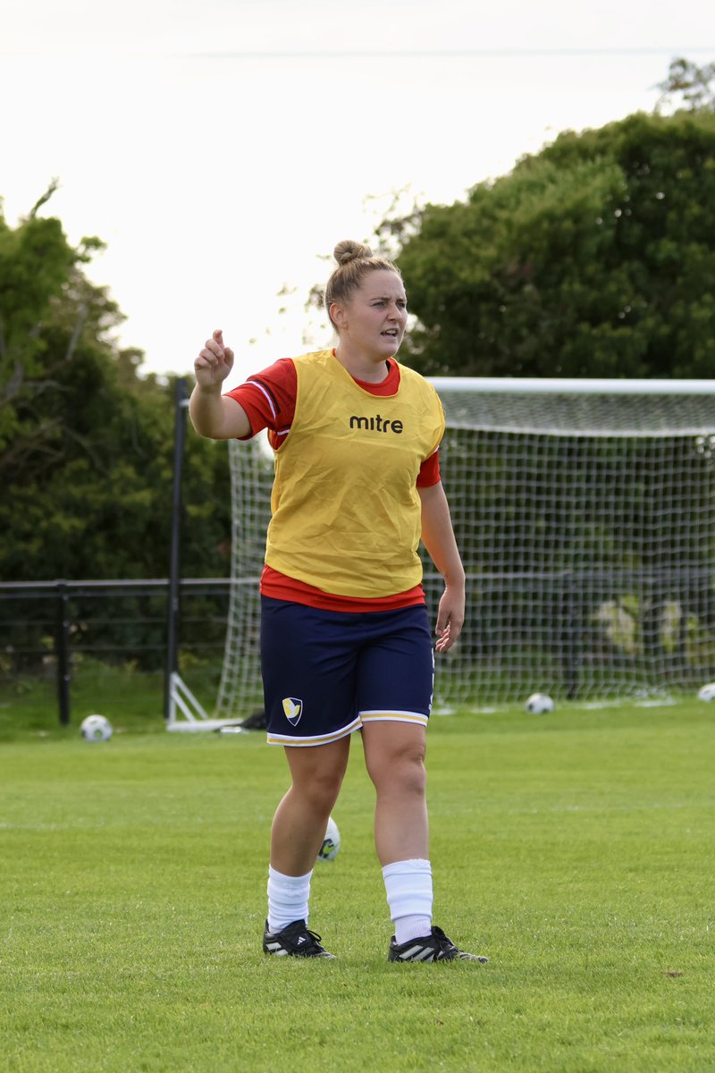 CTWomenFC's tweet photo. Sunday's game against Bournemouth marked 87 matches for the Robinesses for Courtney Jones, making her our third highest appearance holder in the @FAWNL 👏🔴

Here's to many more Ceej! ⚪️

#CTWFC #FAWNL https://t.co/9tbzcXjgbS