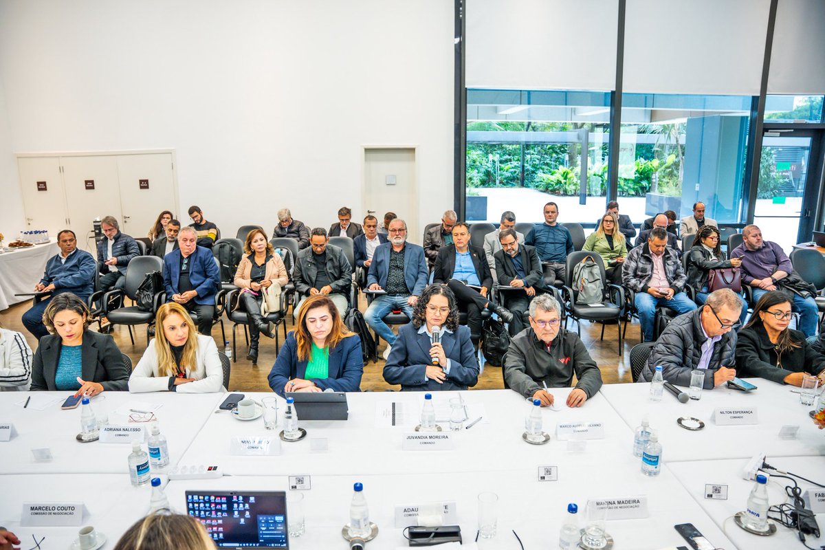 Contraf_CUT's tweet image. 👩‍💼👨‍💼A negociação com o Comando Nacional já começou!
Em pauta a evolução da atividade econômica financeira.

‼️Mas o Comando pediu para que antes de entrar na pauta do dia seja debatida a demissão em massa pelo Itaú, de mais de 1.000 funcionários.

👩‍💻Acompanhe nossas redes sociais…