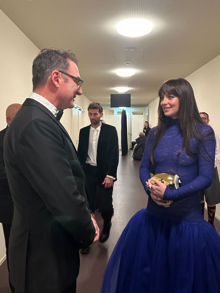 Dakota Johnson e Christian Jungen durante o Festival de Cinema de Zurique, hoje, 25, na Suíça.