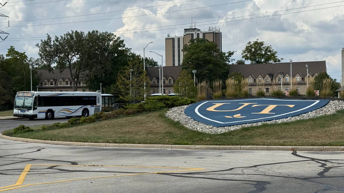 Heading to <a href="/UToledo/">The University of Toledo</a> Homecoming this weekend? 🏈 Ride with TARTA.

Take routes 22, 3, or 5 and get off at the UT Transit Center, just steps from the Glass Bowl.🚍

Plan your trip at bit.ly/ride-tarta-to-… or on Transit App.

#TakingYouPlaces #GoRockets #UToledo
