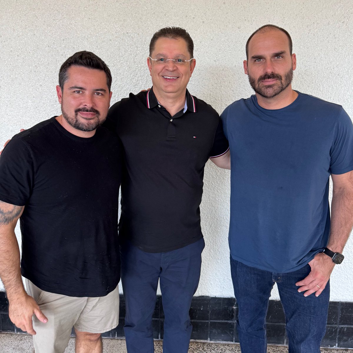 Todos unidos pela anistia🇧🇷

<a href="/DepSostenes/">Sóstenes Cavalcante</a> 
<a href="/pfigueiredo08/">Paulo Figueiredo (8)</a>