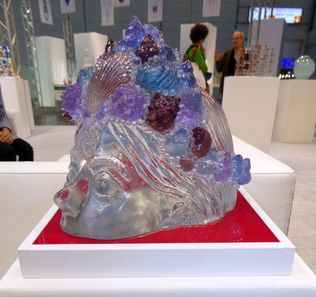 pilkingtonglass's tweet image. 𝗚𝗹𝗮𝘀𝘀 𝗔𝗿𝘁 𝗠𝗼𝗻𝗱𝗮𝘆
This beautiful glass sculpture called Lore Lay, made by Maria Völkel, was presented at Glasstec 2024.
#glass #glassart #glassdesign #art #design
