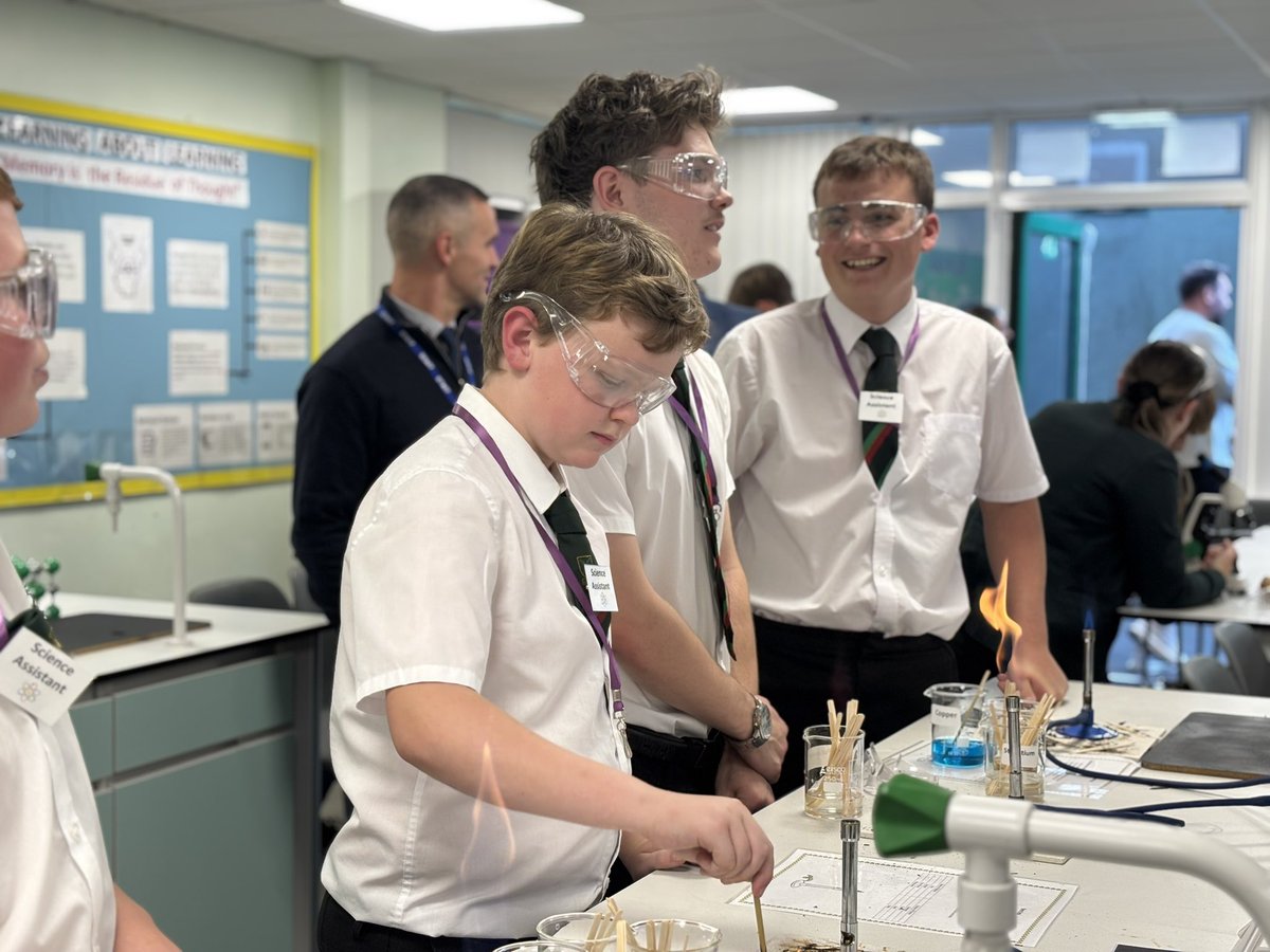 Thank you to everyone who came to visit us during open evening this evening - we hope you enjoyed your time in science. 🧪🧬🔬Also a massive thank you to our amazing science assistants, who helped demonstrate our experiments - you were all amazing! 🧑‍🔬 <a href="/SEACHS1961/">St Edmund Arrowsmith</a>