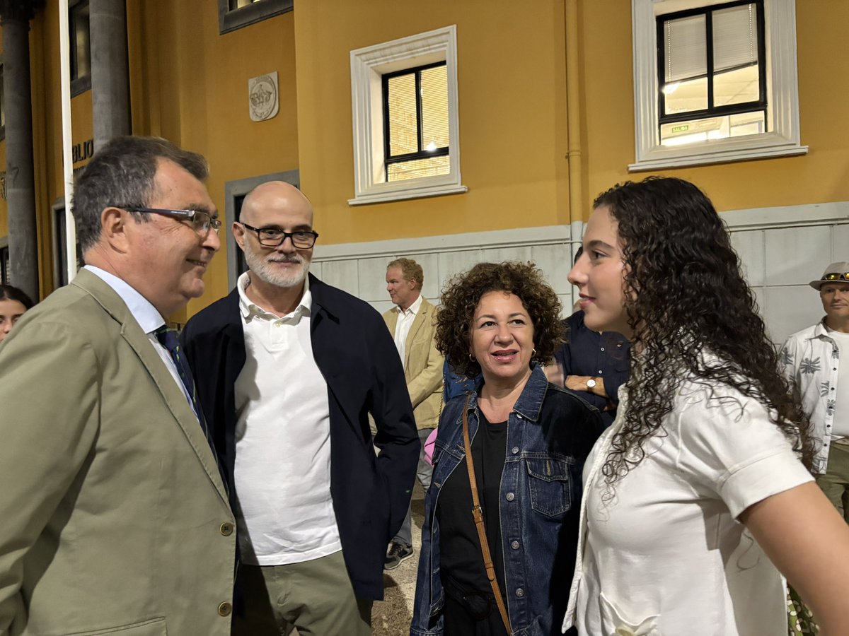 Reconocemos la obra y la persona de un ser humano universal: Pedro Cano. Nacido en Blanca, convirtió sus horizontes en arte.

Hoy, todo lo que se puede contemplar es fruto de unos portentosos cuadernos de viaje y de su capacidad única como artista: ver lo que los demás no vemos.