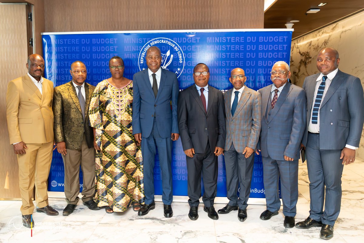 Sur instruction du Président de la République Félix Tshisekedi, le Vice-premier ministre en charge du budget, Adolphe Muzito, s'active à résoudre les problèmes sociaux des professeurs congolais en vue de préserver la paix sociale.