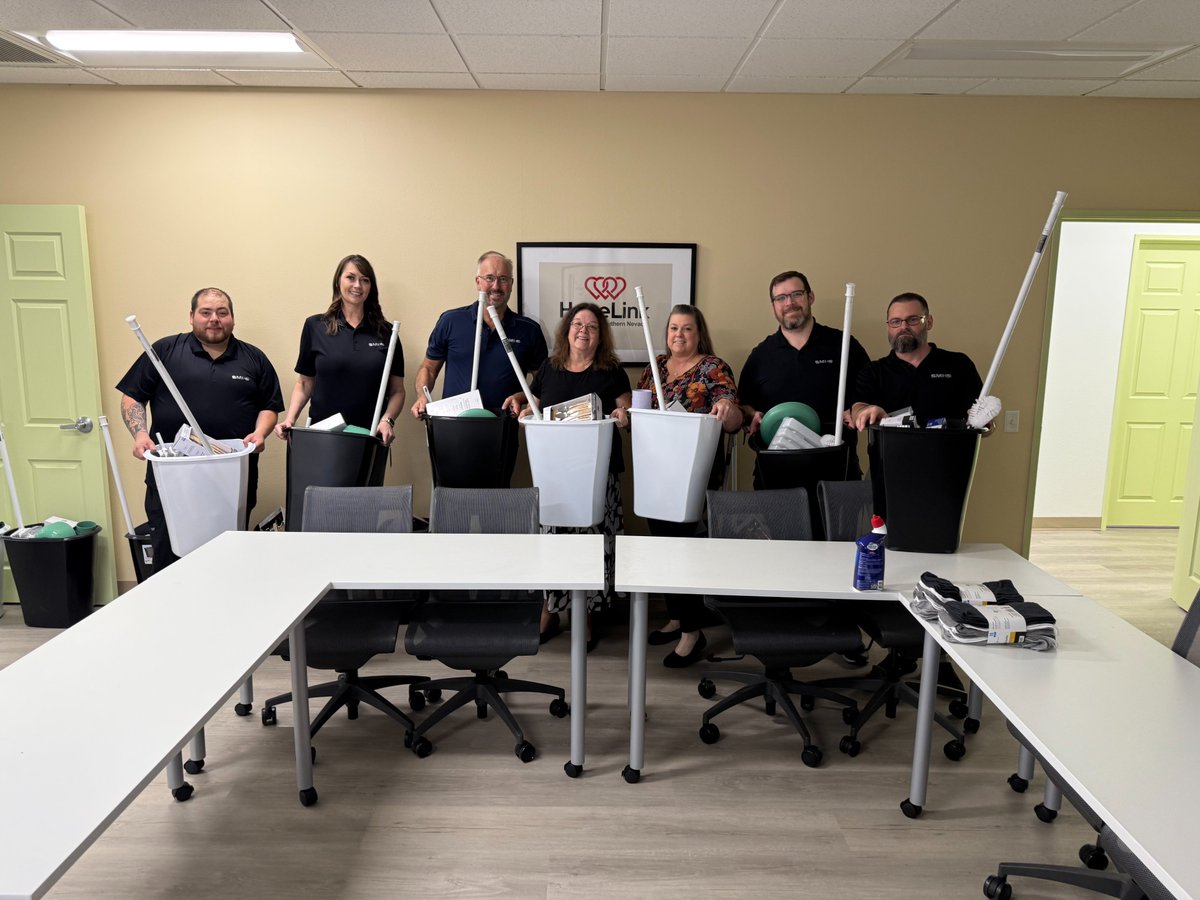 SunshineMinting's tweet photo. A few of us from the team had the opportunity to volunteer with HopeLink of Southern Nevada, assembling household supply kits for families in need. Grateful for the chance to give back and support such a meaningful cause together! 
#CommunitySupport #TeamVolunteering #GiveBack https://t.co/1BMaWZVdON