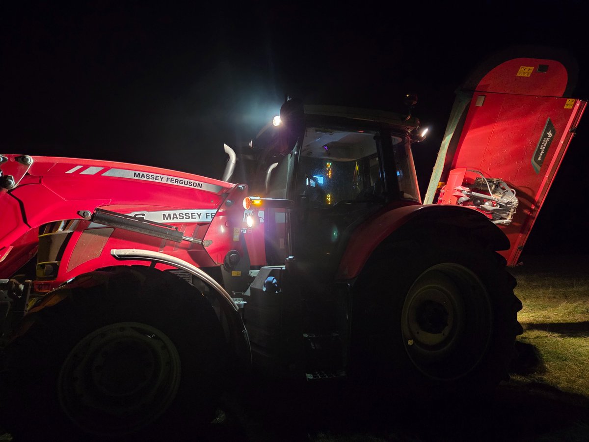 Some of my life choices are questionable at the best of times but this is new time low! Dreading seeing what this field looks like in the morning 😬.

Now where's the gate out of here??! 🤪

#Top80PercentFarming