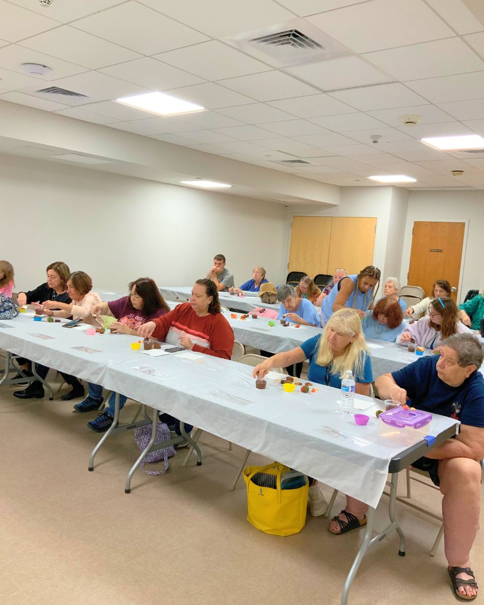 RivFreeLibrary's tweet image. Some sweet treats at RFL today! 🍫 Thank you, Them’s the Breaks, for a delicious chocolate-dipping demonstration. Participants enjoyed making and taking home chocolate-covered strawberries, Rice Krispy treats, Oreos, marshmallows, and pretzels.  #RiverheadFreeLibrary
