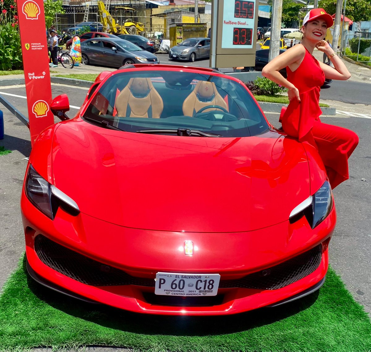 Canal26ElSalv's tweet image. #Nacional 🚗 ¡Shell premia a los salvadoreños. Más de 61,000 participaron en la promo de Shell GO+ y Shell V-Power 🎉
Tres ganadores vivirán la emoción del Gran Premio de México, con acceso VIP a Ferrari y experiencias únicas en el Autódromo Hermanos Rodríguez.
 #ShellGO+