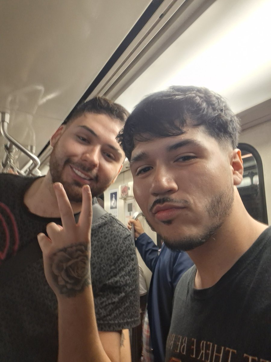 Vicras17 tweet media