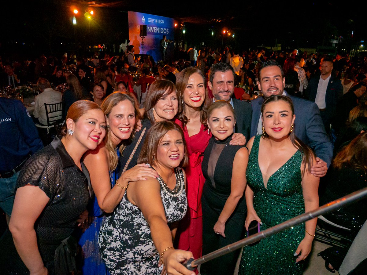 Bienvenidas y bienvenidos a León, sede del 3er Congreso Internacional de Mujeres y Líderes Empresariales, un espacio que reúne a mujeres que inspiran, transforman e impulsan el liderazgo. 
La suma del trabajo en equipo nos fortalece, unidos construimos el #León que todos queremos
