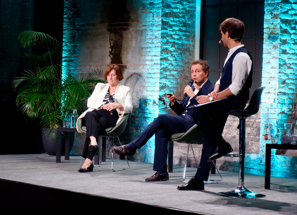 TIM_Enterprise's tweet image. ❝Con #TIMEnterprise garantiamo a PA e aziende un ecosistema tecnologico unico, che unisce #CloudSovrano, #AI, #IoT e #Cybersecurity per rafforzare la competitività e la sicurezza del Paese. Un approccio concreto che condividiamo ogni giorno con clienti e stakeholder anche…