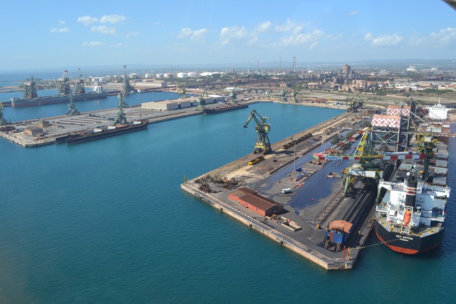 🇮🇹🪧 NEW: Italian dockworkers have struck again. On Sept. 24, grassroots unions USB and Cobas blocked the Maltese-flagged, Greek-owned tanker Seasalvia from docking in Taranto, where it was set to load 30,000 tons of crude oil at ENI’s refinery for Israel’s military aviation fuel