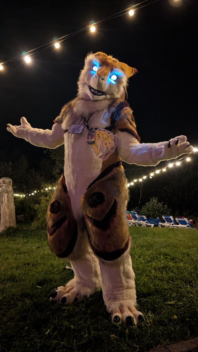 I ve got the power !

🧵 : <a href="/Shiryudesign_de/">Shiryudesign</a>
📸 : <a href="/Mlice_the_Hyena/">🌿 Mlice 🍻</a>
🌎: #EAST13

 #FursuitFriday #furryfandom