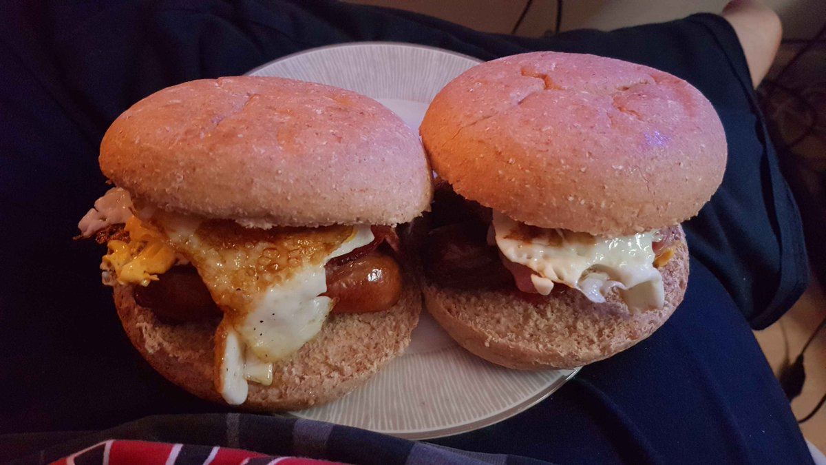 Funnily enough, When someone mentioned having Weeners in buns from my burgers in hotdogs post...

Yeah- it happened. Family cooked me this 🤣