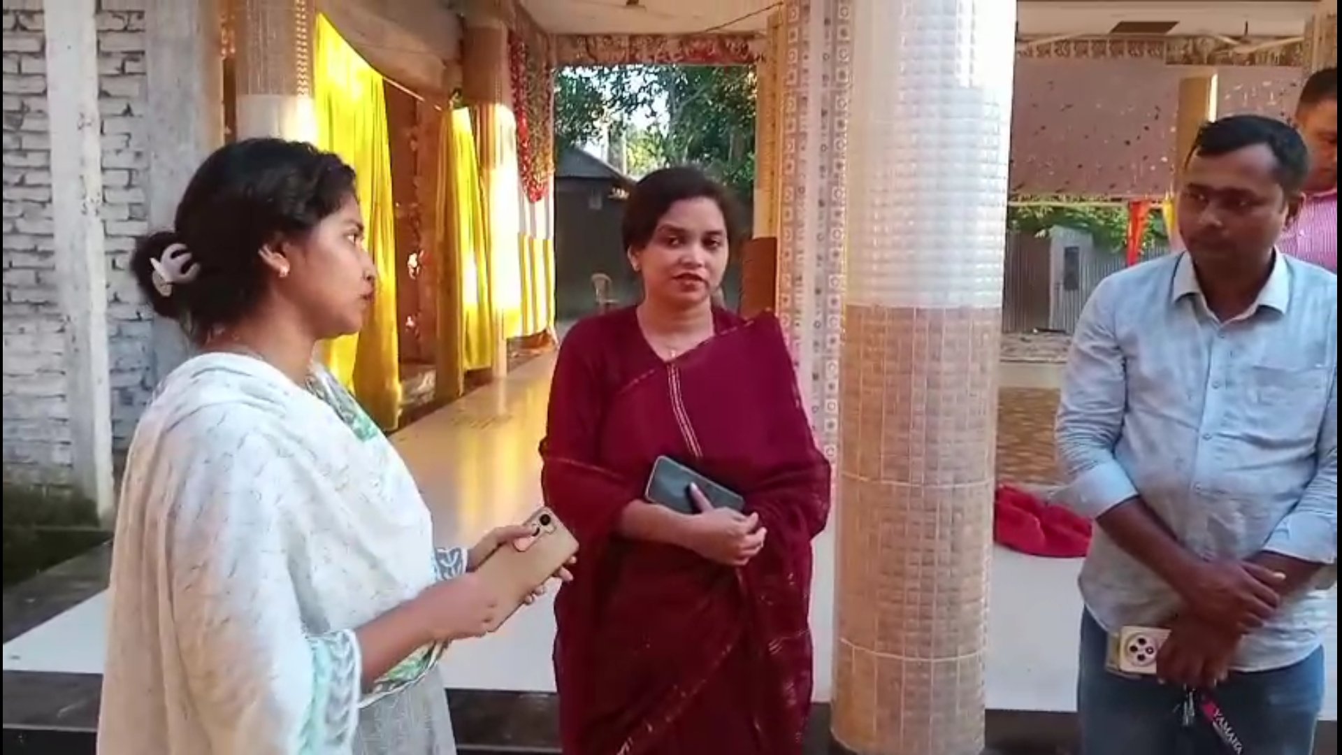 হোসেনপুরে দুর্গাপূজা মণ্ডপ পরিদর্শন করলেন অতিরিক্ত জেলা প্রশাসক