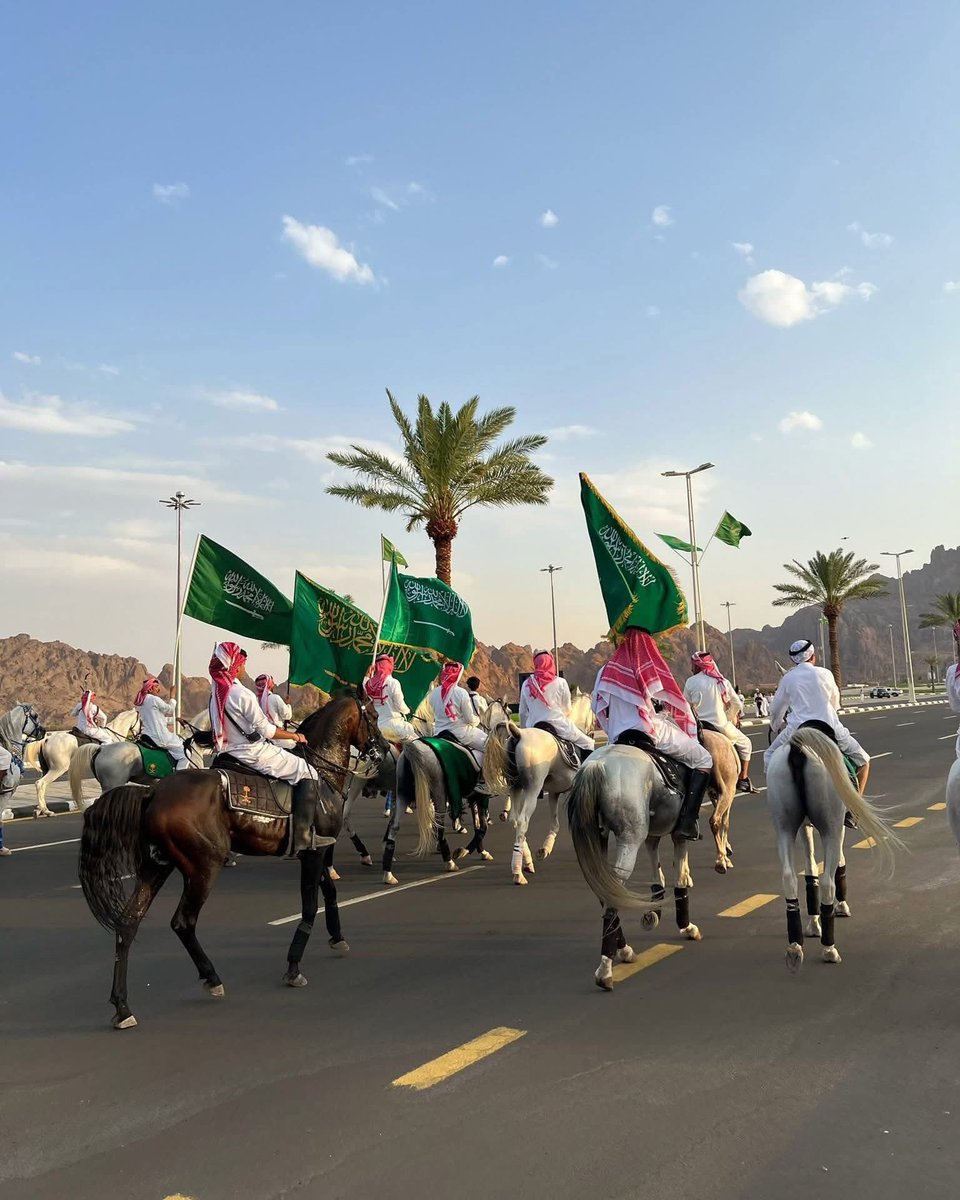 assammajed1's tweet image. Today the Kingdom of Saudi Arabia shines in green, celebrating its 95th National Day. 
#SaudiNationalDay #KSA #UnityAndPride 

Pictures by Unknown | All the rights belong to the content owner | Follow Riyadh Xpress