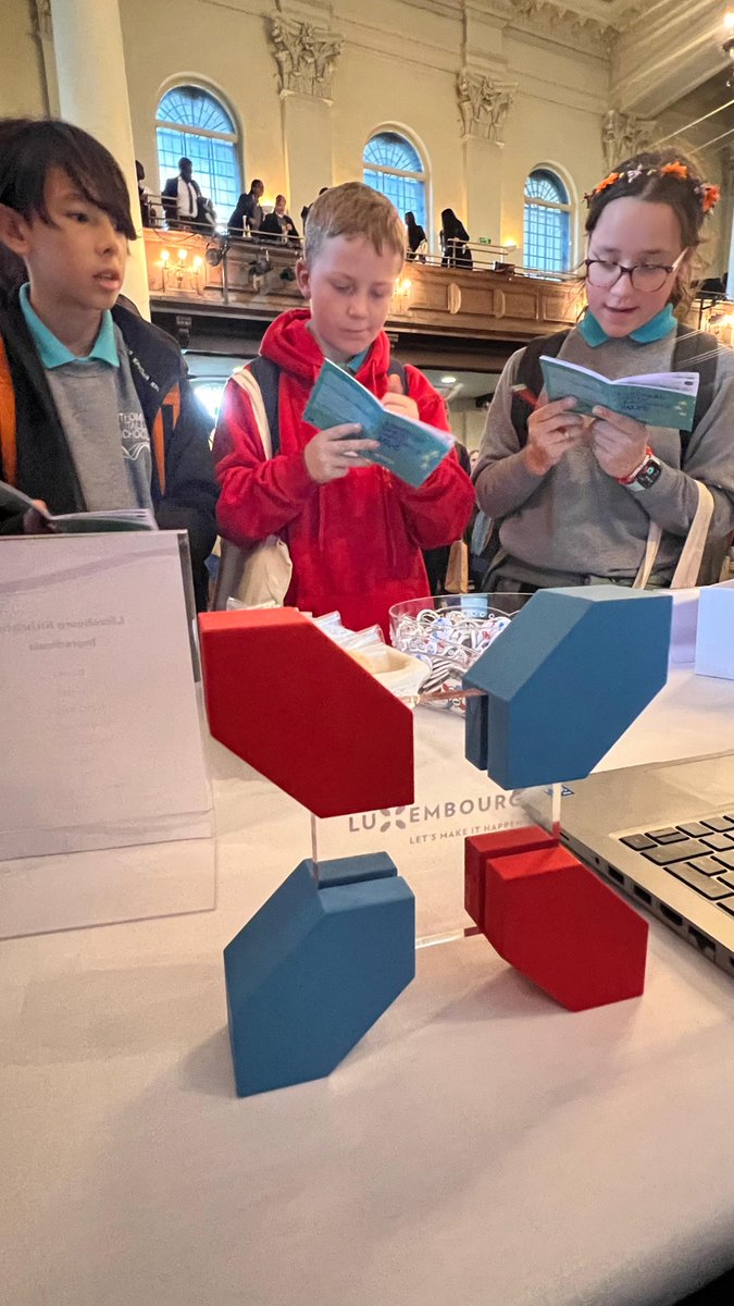 Moien! The Embassy took part in #EuropeanDayofLanguages in London, sparking Luxembourgish conversations with local schoolkids and showcasing the country's vibrant multilingualism - together with the Centre for Luxembourg Studies at <a href="/sheffielduni/">The University of Sheffield</a>