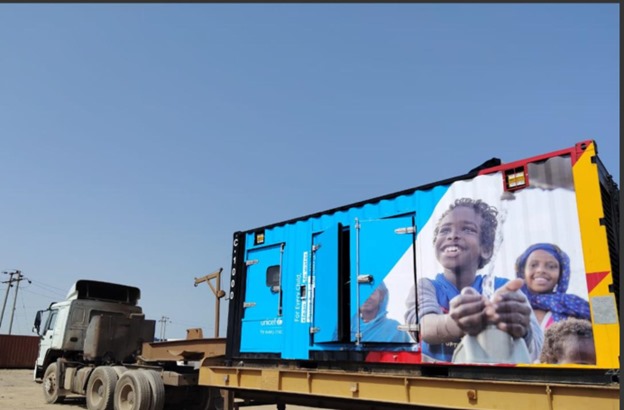 Two generators are on their way to #Khartoum to restore safe water in #cholera hotspots.

💧Bahri Water Treatment Plant
💧Soba Water Treatment Plant

<a href="/UNICEF/">UNICEF</a> is bringing clean water to 900,000 people – many children.

#ForEveryChild clean, safe water