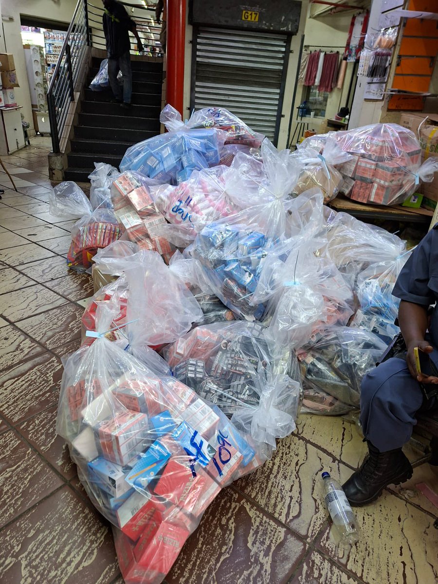 SAPoliceService's tweet image. #sapsGP #SAPS Gauteng Counterfeit Unit, in collaboration with other law enforcement agencies, brand protectors, SARS and Gauteng Crime Prevention Wardens, conducted operations to combat the trade of counterfeit goods in Johannesburg. 

Between 19/09 and 25/09, these operations…