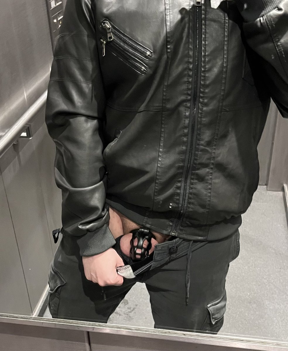 Es gab noch einen weiteren Cage Check heute für <a href="/underwearboy191/">underwearboy1994</a> und er findet den solle ich euch nicht vorenthalten 🤭🙈 schneller Check im Aufzug 🙈
