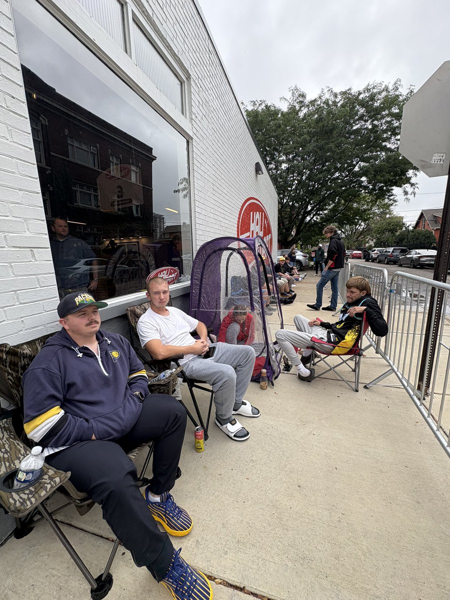 Dustin Grove (@dustingrovetv) on Twitter photo Hours away from Tyrese Halliburton‘s pop-up event to launch the sale of his new <a href="/PUMA/">PUMA</a> signature shoe .. the Hali 1 in opal! The line started forming last night!! Only 317 pairs available (a nod to the Indy area code) at 901 N. Pennsylvania from 3-7PM. <a href="/WTHRcom/">WTHR.com</a> <a href="/Hali/">Tyrese Haliburton</a> <a href="/Pacers/">Indiana Pacers</a> Hours away from Tyrese Halliburton‘s pop-up event to launch the sale of his new <a href="/PUMA/">PUMA</a> signature shoe .. the Hali 1 in opal! The line started forming last night!! Only 317 pairs available (a nod to the Indy area code) at 901 N. Pennsylvania from 3-7PM. <a href="/WTHRcom/">WTHR.com</a> <a href="/Hali/">Tyrese Haliburton</a> <a href="/Pacers/">Indiana Pacers</a>