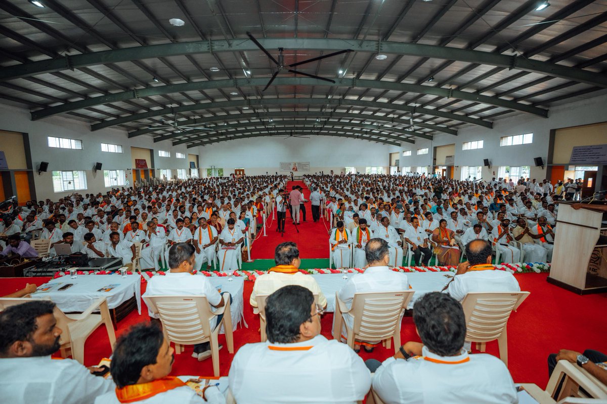 MSBalajiMSB's tweet image. இன்று பிரிவுகளின் மாநில நிர்வாகிகள் மற்றும் பிரிவுகளின் மாவட்ட தலைவர்கள் கூட்டம் மிகச்சிறப்பான முறையில் பெரம்பலூர் ராமகிருஷ்ணா கல்லூரியில் நடைபெற்றது.

கூட்டத்தில் மாநில தலைவர் திரு.@NainarBJP அவர்கள் தலைமையில் மாநில அமைப்பு பொதுச்செயலாளர் திரு.@KesavaVinayakan முன்னிலையில்…