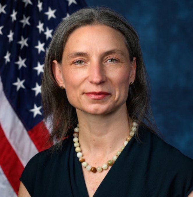 RedLineReportt's tweet image. Democrat Rep. Maxine Dexter says she will not leave El Salvador until Kilmar Abrego Garcia returns to the United States.

What’s your thoughts ??