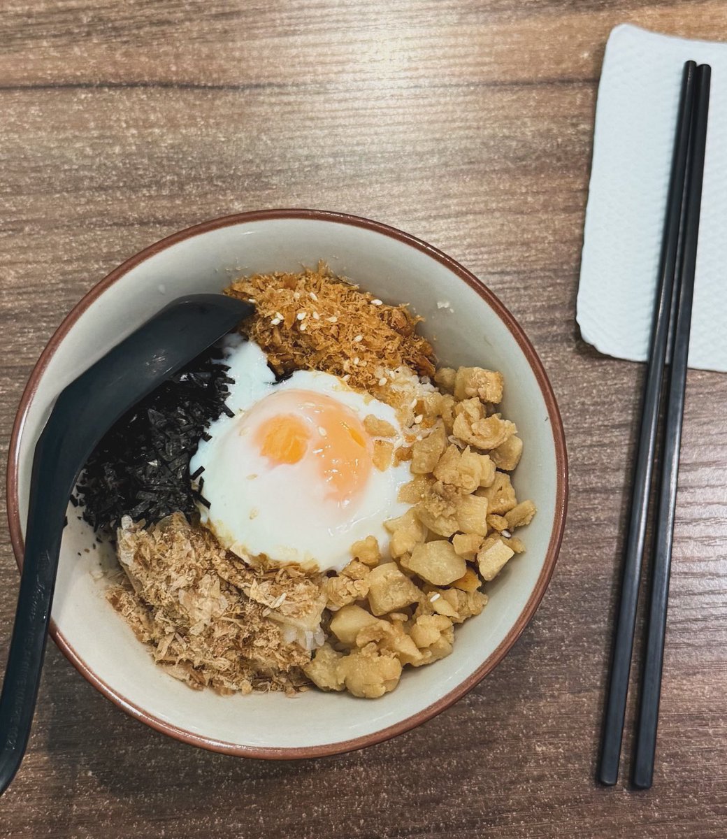 amuyo_tomoko's tweet image. Simplicity with Comfort 🫰
“ 卵心饭，暖心饭 ”

📍 Midsummer Night Cafe 仲夏之夜
       36A, Jalan Awan Hijau, OUG 

#SimpleComfort #GoldenYolkVibes #EggRicebowl #卵心饭 #猪油渣香