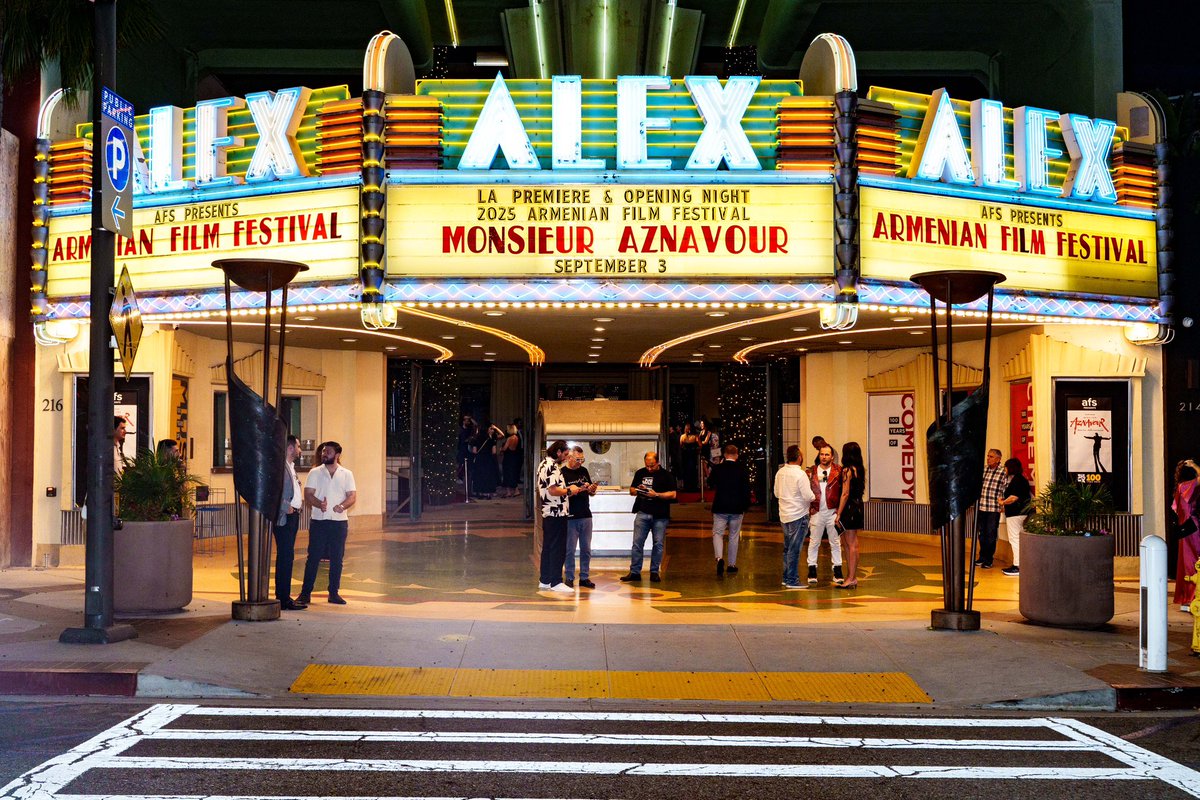 AznavourFound's tweet image. Avec sa première à Los Angeles, le film MONSIEUR AZNAVOUR a inauguré l’édition 2025 du Festival du film arménien, qui s’est tenue du 3 au 7 septembre à Glendale, en Californie.

La soirée d’ouverture a été marquée par les discours de Seda et Katia Aznavour, filles de Charles…