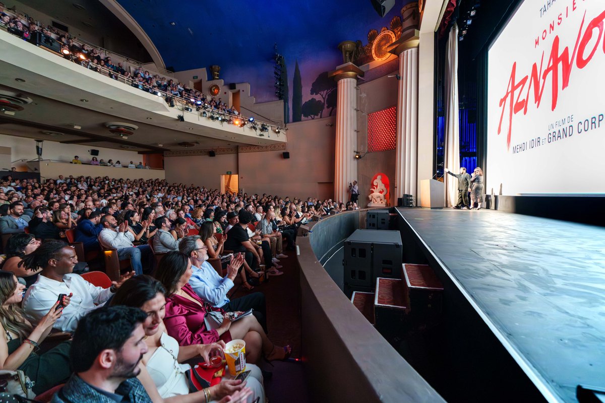 AznavourFound's tweet image. Avec sa première à Los Angeles, le film MONSIEUR AZNAVOUR a inauguré l’édition 2025 du Festival du film arménien, qui s’est tenue du 3 au 7 septembre à Glendale, en Californie.

La soirée d’ouverture a été marquée par les discours de Seda et Katia Aznavour, filles de Charles…