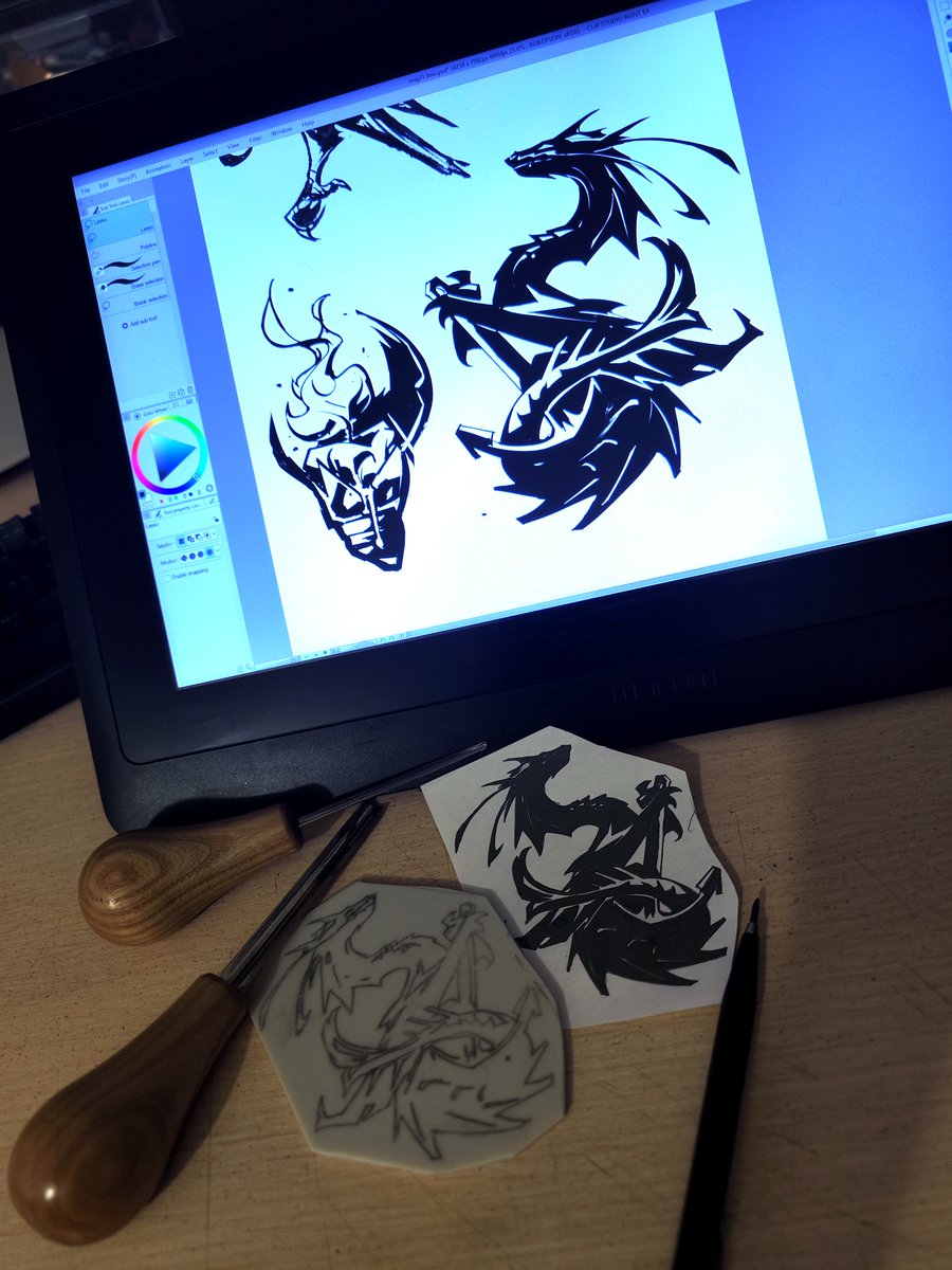 I'm cutting linocuts for notebook covers for the shop. This is a pawn princess's pet, a sea dragon with an anchor.
#linocut #graphics #oc