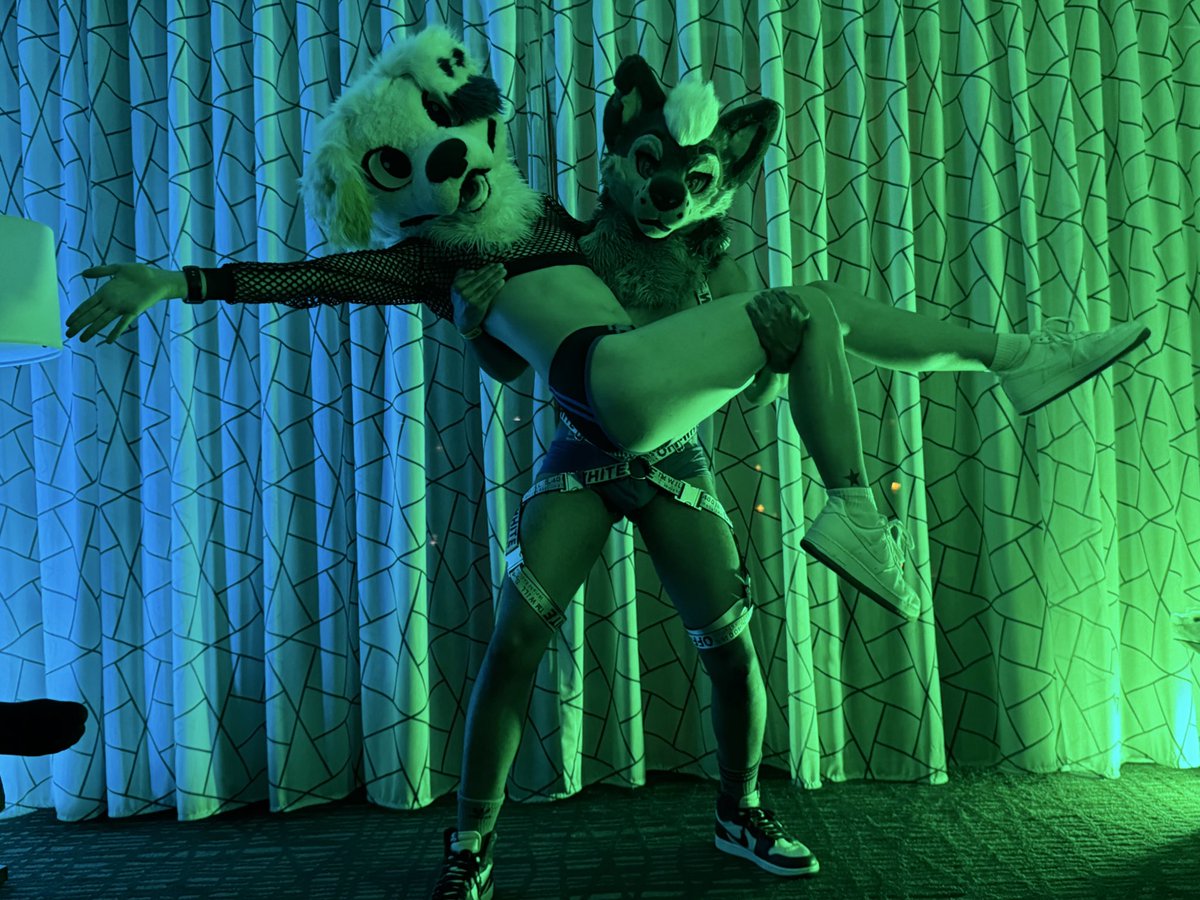 Wolf uppies 
🐺: <a href="/Altzfolf/">Comet 💫</a>