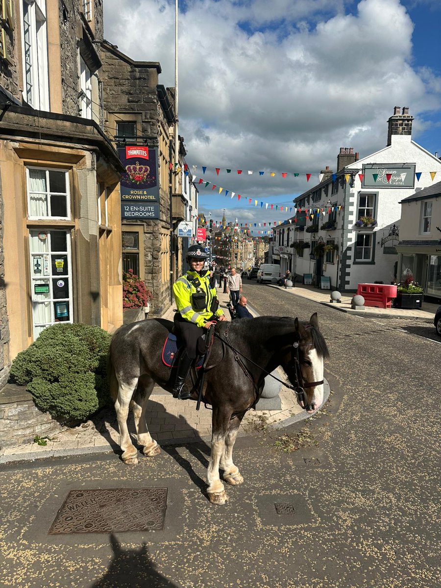 LancsPolMounted's tweet photo. Today Cottam joined Finnigan & Banks in Accrington for #OpRally π
π Her first ever incident: supporting neighbourhood patrols with the arrest of a violent female.
Calm. Patient. Professional. Like sheβs done it for years ππ
#MountedPolice #FourLeggedLegends #OpRally https://t.co/nK6q0bmQJO