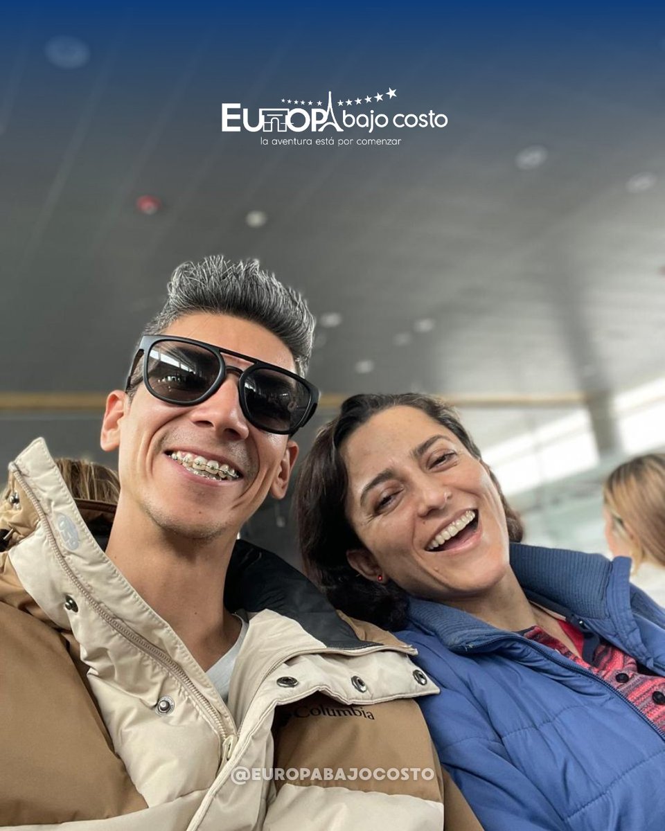 EuropaBajoCosto's tweet photo. Con maletas llenas de sueños y miradas cómplices, ellos dejaron atrás lo conocido para abrazar lo inesperado. El aeropuerto fue solo el inicio. 

¿Y tú? El mundo te espera. ¡Atrévete a despegar! 🌍✈️

#ViajerosPorElMundo #InicioDeAventura #MaletasListas #AeropuertoConEmoción https://t.co/eRFFR6ptx0
