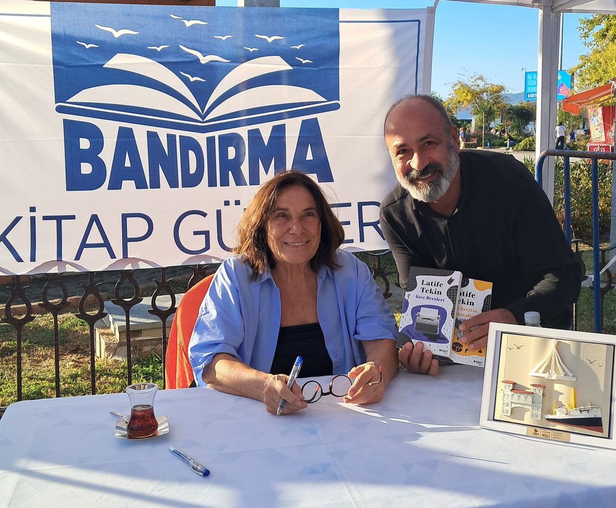 3ksait's tweet photo. #BandırmaBelediyesi'nin düzenlediği 7. Bandırma Kitap Günleri kapsamında değerli okuyucularıma kitaplarımı imzaladım. 
Bizleri davet eden Bandırma Belediyesine ve katılım gösteren tüm kitapseverlere şükranlarımı sunuyorum.
#bandırma 
#bandırmakitapgünleri
#halil 
#bergüzar https://t.co/vIfCg96hff